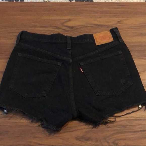 Levi’s Black denim short shorts with zipper and button up details. Size 27 - Picture 3 of 8